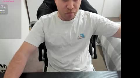 Snapshot of hotmelbguy20 chatting on October 2, 7:04 am Cum and play X online show from October 2, 7:04 am