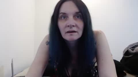 Snapshot of hotmodel1984 chatting on December 5, 4:58 pm hotmodel1984 online show from December 5, 4:58 pm