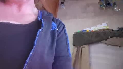 Snapshot of hotmom0610 chatting on March 3, 7:47 am hotmom0610 online show from March 3, 7:47 am