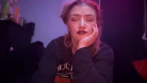 Snapshot of hotmommy1551 chatting on March 14, 11:26 am Hannah Montana online show from March 14, 11:26 am