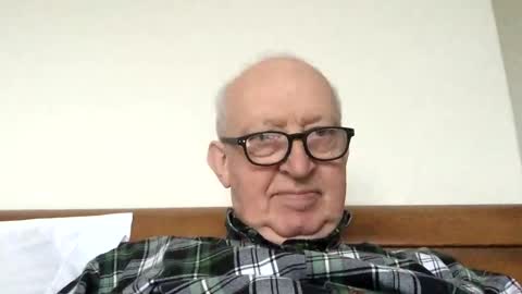 Snapshot of hotmuff99 chatting on February 12, 4:33 pm hotmuff99 online show from February 12, 4:33 pm