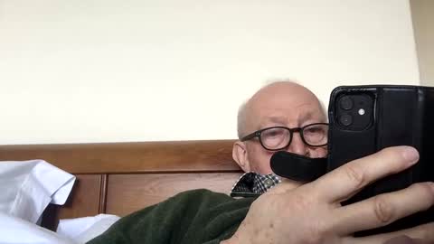 Snapshot of hotmuff99 chatting on February 26, 4:24 pm hotmuff99 online show from February 26, 4:24 pm