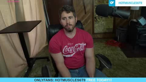 hotmuscles6t9 online show from May 18, 10:15 pm