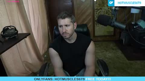 hotmuscles6t9 online show from June 17, 7:15 pm