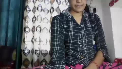lola online show from December 8, 7:47 am