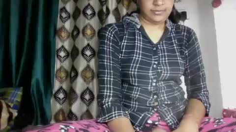 lola online show from December 17, 2:44 pm