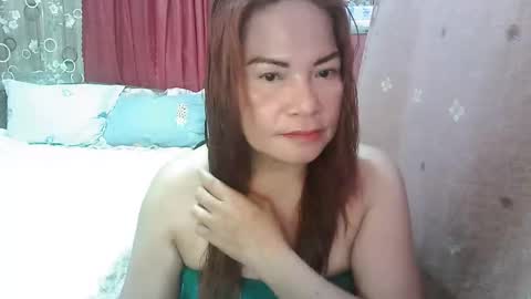 Snapshot of hotpinay_bigtits12 chatting on September 10, 11:32 am hotpinay_bigtits12 online show from September 10, 11:32 am