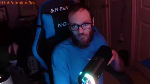 Snapshot of hotpumpkinpies chatting on December 30, 3:36 am hotpumpkinpies online show from December 30, 3:36 am