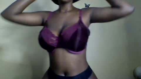 Snapshot of hotpussy712899 chatting on June 19, 11:47 am hotpussy online show from June 19, 11:47 am