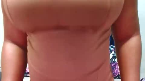 hotsmalltitsx online show from May 14, 7:20 pm