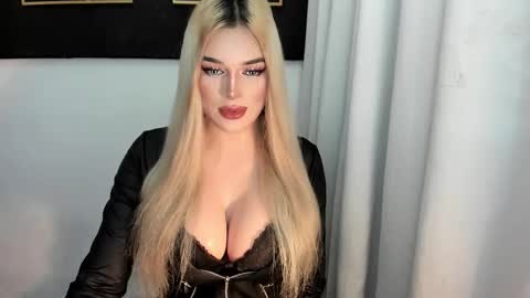 Snapshot of hotstellacumxxx chatting on December 1, 7:13 am STELLA online show from December 1, 7:13 am