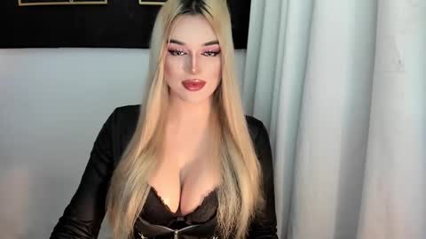 Snapshot of hotstellacumxxx chatting on December 2, 8:30 am STELLA online show from December 2, 8:30 am