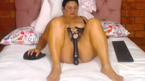 Snapshot of hottasttywoman chatting on March 26, 1:55 am victorya karolyna online show from March 26, 1:55 am