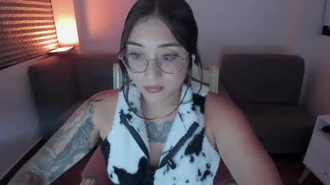 Snapshot of hottbee3645 chatting on January 10, 7:48 pm hottbee3645 online show from January 10, 7:48 pm