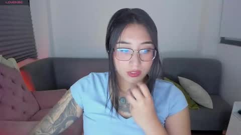 Snapshot of hottbee3645 chatting on January 31, 10:19 pm hottbee3645 online show from January 31, 10:19 pm