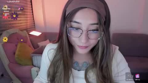 Snapshot of hottbee3645 chatting on February 13, 9:33 pm hottbee3645 online show from February 13, 9:33 pm