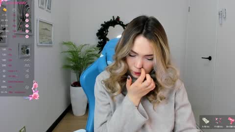 hello Im Eva online show from December 13, 8:51 am