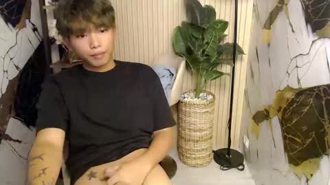 hottestloues online show from May 17, 2:46 pm
