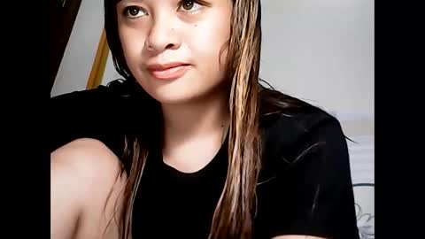 Snapshot of hottie_asianbabe chatting on March 6, 12:10 am Leen online show from March 6, 12:10 am