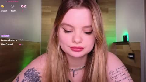Snapshot of hottie_jane chatting on January 25, 5:19 pm Jane online show from January 25, 5:19 pm