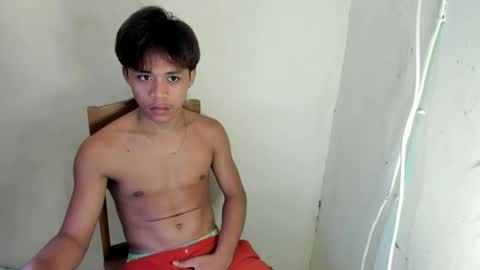 Snapshot of hottie_migs chatting on April 15, 8:42 pm hottie_migs online show from April 15, 8:42 pm