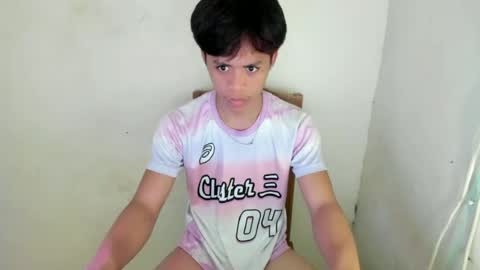 Snapshot of hottie_migs chatting on June 10, 12:11 am hottie_migs online show from June 10, 12:11 am