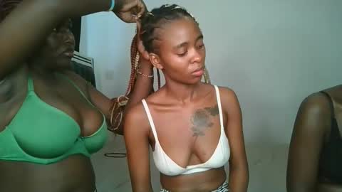 hottie_mistie online show from April 30, 8:09 am