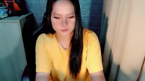 Snapshot of hottie_pinay16 chatting on March 8, 10:08 am April online show from March 8, 10:08 am