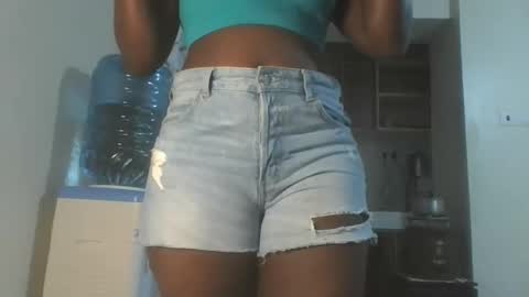 Snapshot of hottie_vera chatting on October 6, 8:01 am vera online show from October 6, 8:01 am