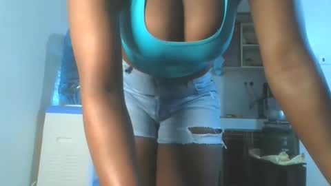 Snapshot of hottie_vera chatting on October 16, 6:36 am vera online show from October 16, 6:36 am