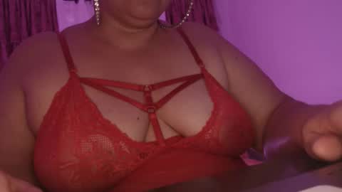 Snapshot of hottieauntie chatting on October 18, 7:03 pm sweetie Aunt online show from October 18, 7:03 pm