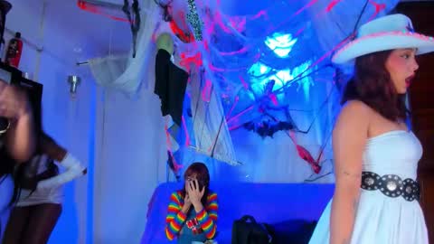 hotties_kittens18 online show from October 31, 4:08 pm