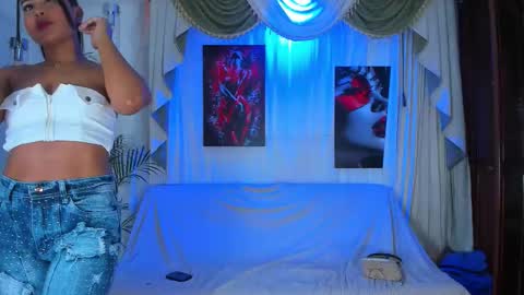 hotties_kittens18 online show from December 3, 5:55 pm