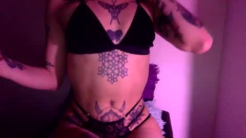 Snapshot of hottietat4u chatting on January 18, 4:26 am Tat online show from January 18, 4:26 am