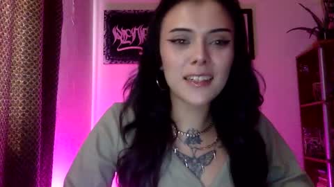 Snapshot of hottietat4u chatting on February 17, 4:48 pm Tat online show from February 17, 4:48 pm