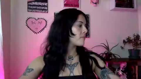 Snapshot of hottietat4u chatting on November 11, 6:41 pm Tat online show from November 11, 6:41 pm