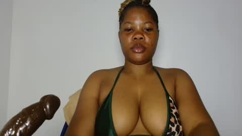 hotty_lora889 online show from May 14, 11:55 pm