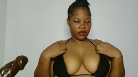 hotty_lora889 online show from May 17, 9:17 am