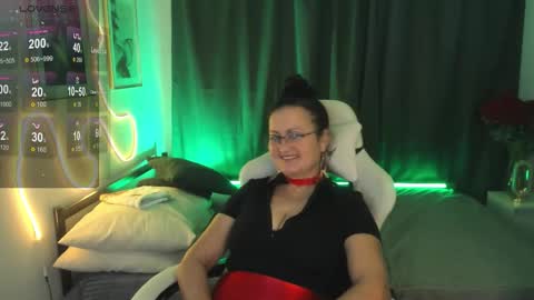 Snapshot of hottyannaa chatting on December 17, 3:45 am Anna online show from December 17, 3:45 am