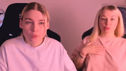 Nessie and Jessie online show from December 31, 2:36 pm