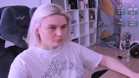 Nessie and Jessie online show from February 20, 12:36 pm