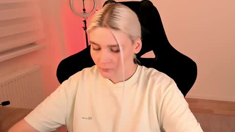 Nessie and Jessie online show from February 23, 4:13 pm