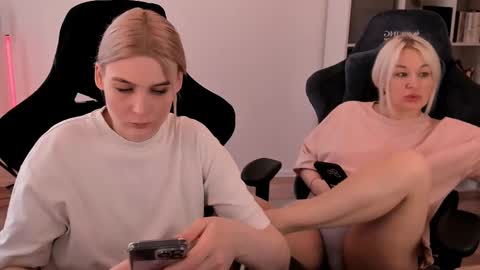 Nessie and Jessie online show from March 8, 10:00 am