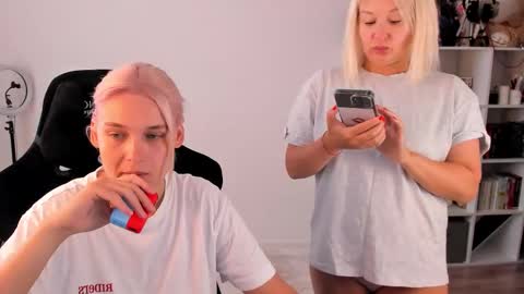 Nessie and Jessie online show from September 18, 11:23 am