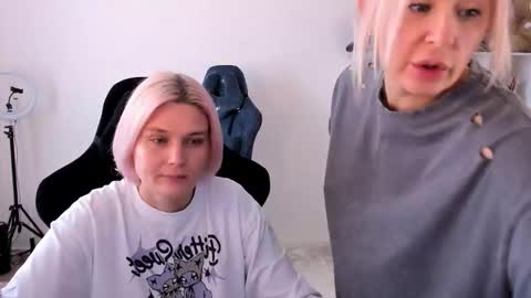 Nessie and Jessie online show from October 19, 9:54 am