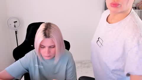 Nessie and Jessie online show from November 8, 10:59 am