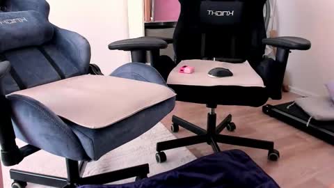 Nessie and Jessie online show from March 9, 11:25 am