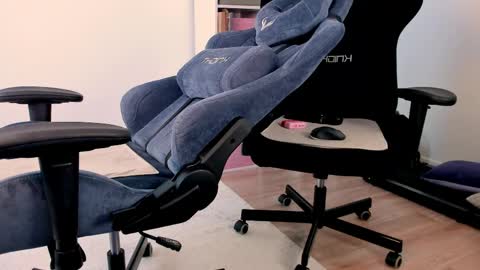 Nessie and Jessie online show from April 3, 9:18 am