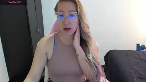 hottychrystal online show from May 8, 1:05 pm