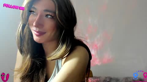 Snapshot of hottycrishinaxx chatting on January 19, 11:45 am crishinahotty online show from January 19, 11:45 am